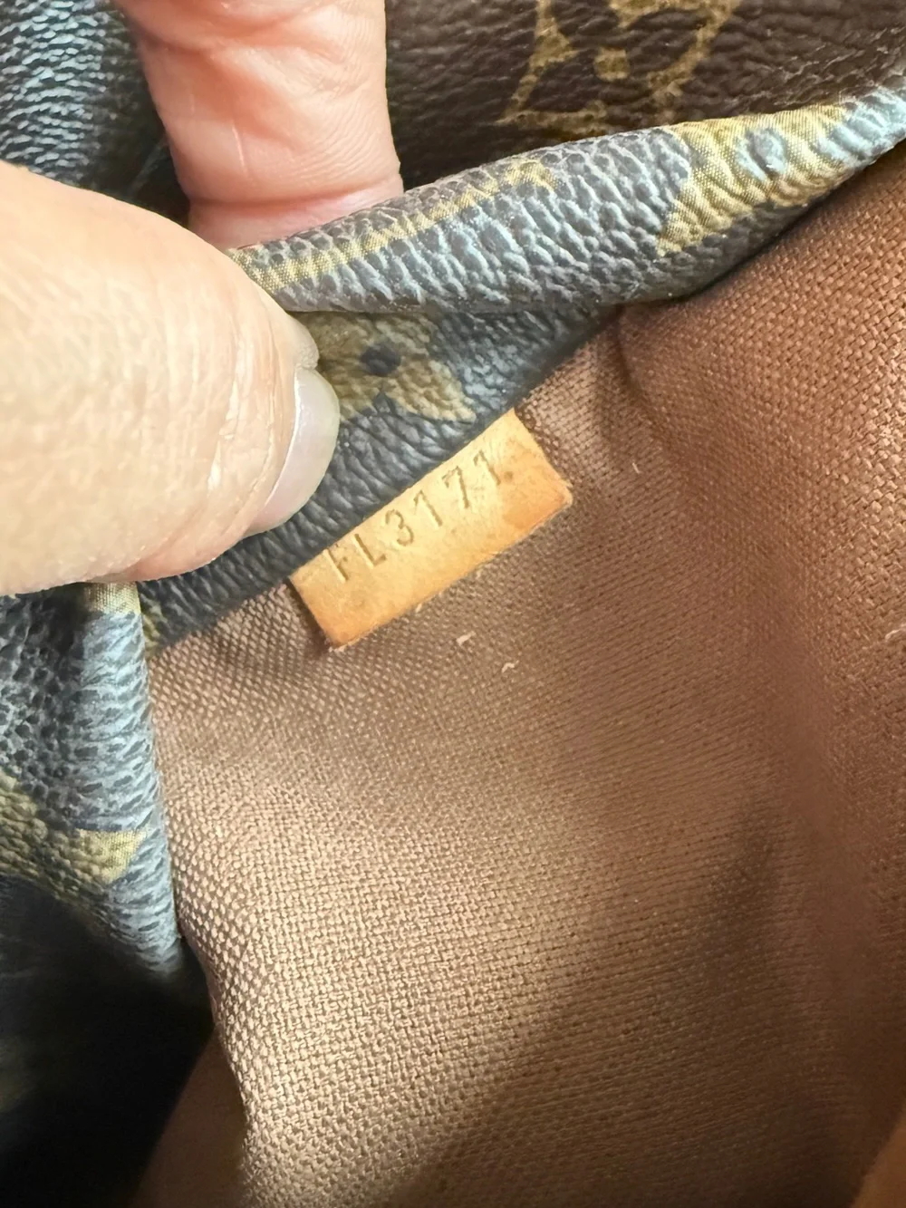 Authentic Louis Vuitton Totally MM in Monogram Canvas